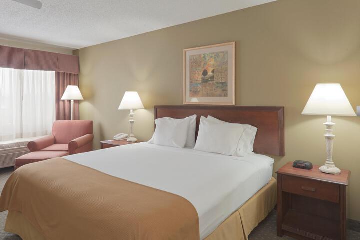 Standard | King Bed (5 of 5)