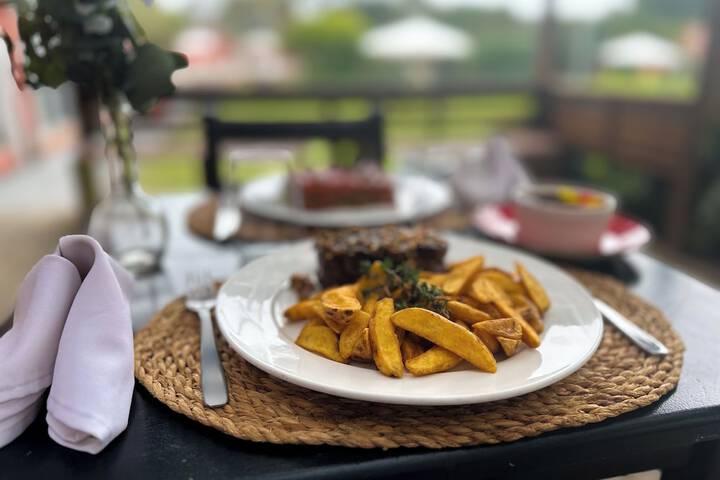Dining 55 of 106