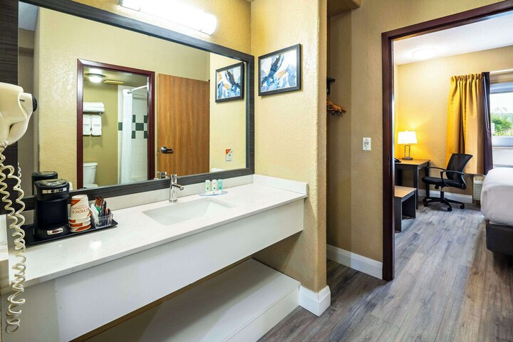 Room 15 of 36