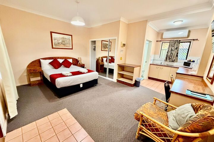 Room 9 of 28