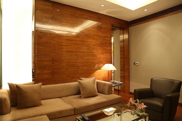 Room 28 of 87