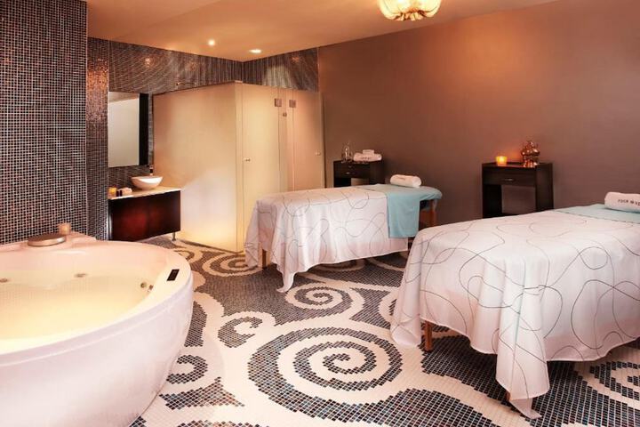 Room 32 of 48