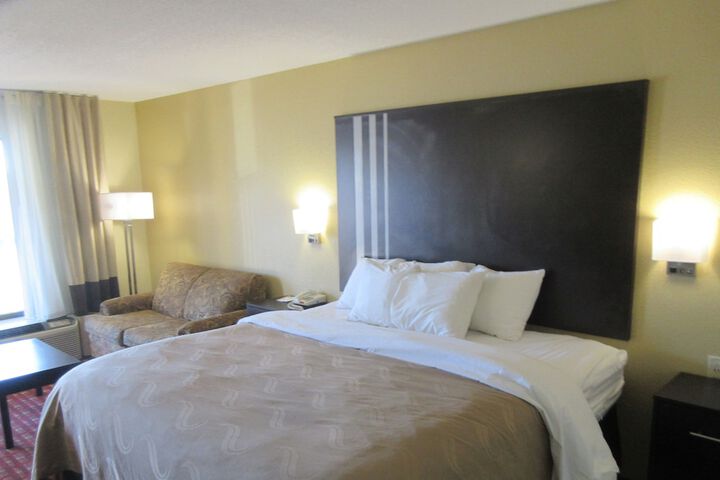 1 King Bed (7 of 11)