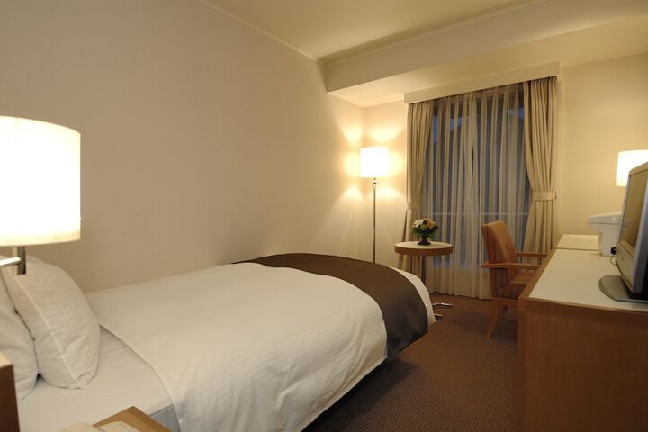 Room 3 of 108