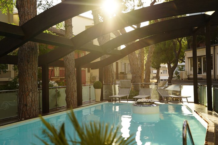 Pool 53 of 84
