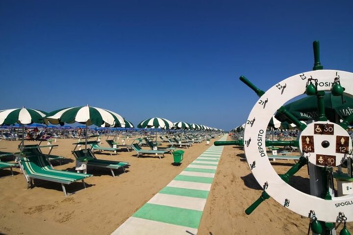 Beach 19 of 27