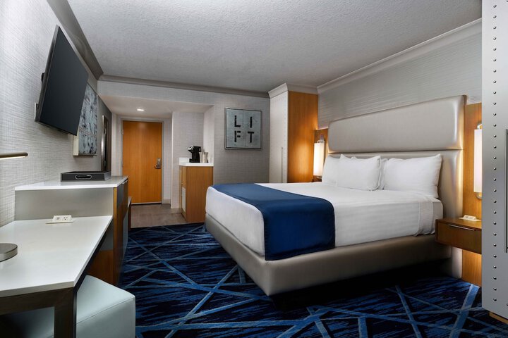 Room 40 of 178