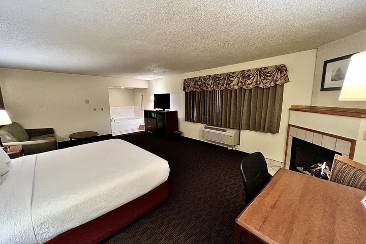 1 King Bed Efficiency (21 of 32)