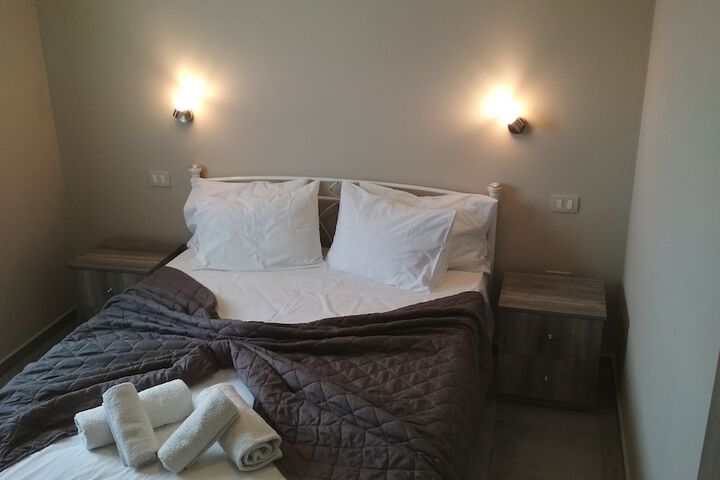 Room 2 of 60