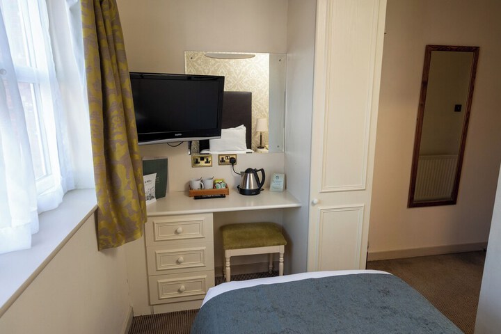 Room 17 of 49