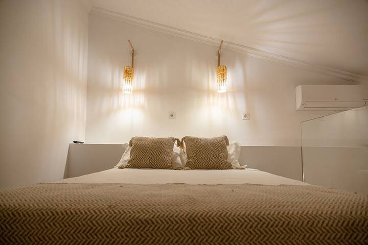 Room 12 of 77