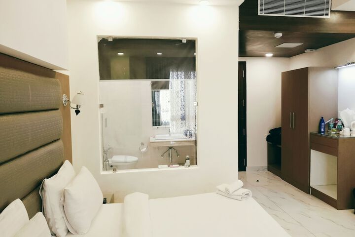 Room 18 of 98