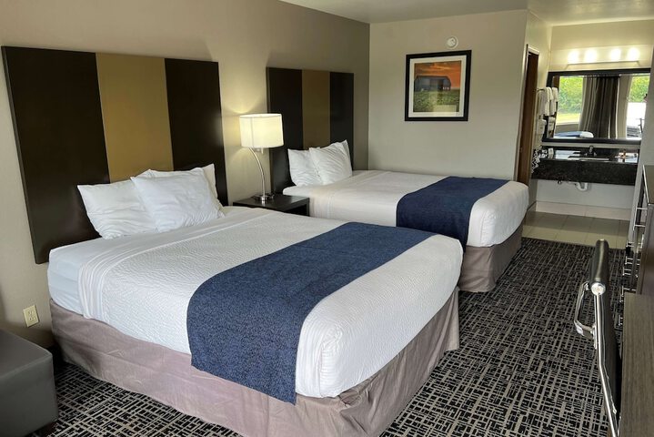 2 Queen Beds (3 of 15)