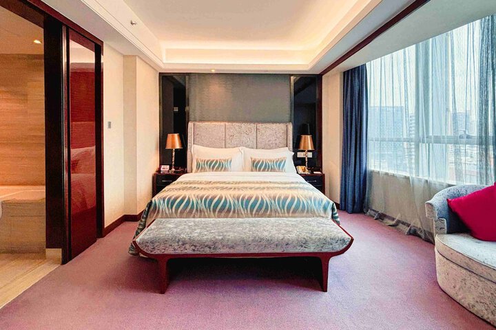 Room 10 of 83