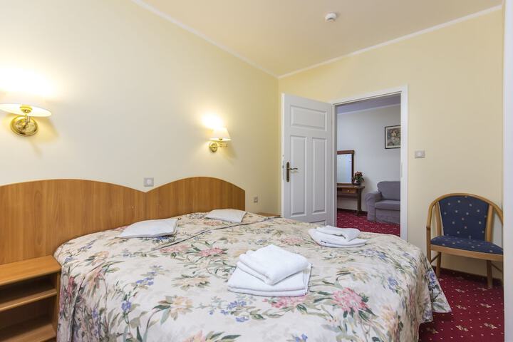 Room 10 of 40