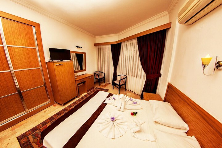 Room 15 of 77