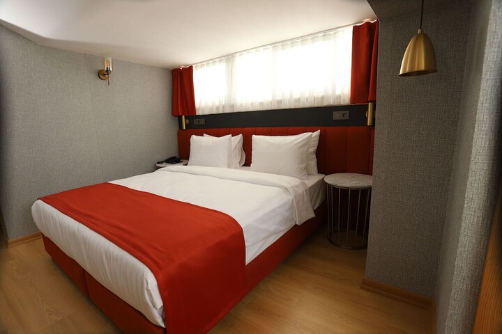 Room 17 of 31