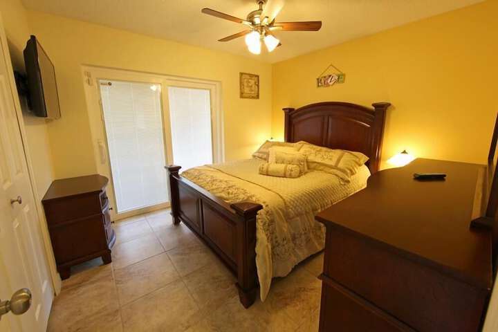 Room 4 of 16