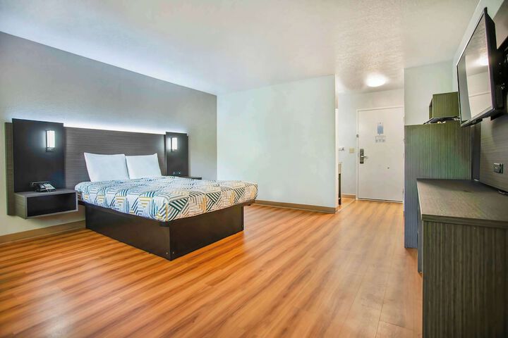 Room 11 of 21