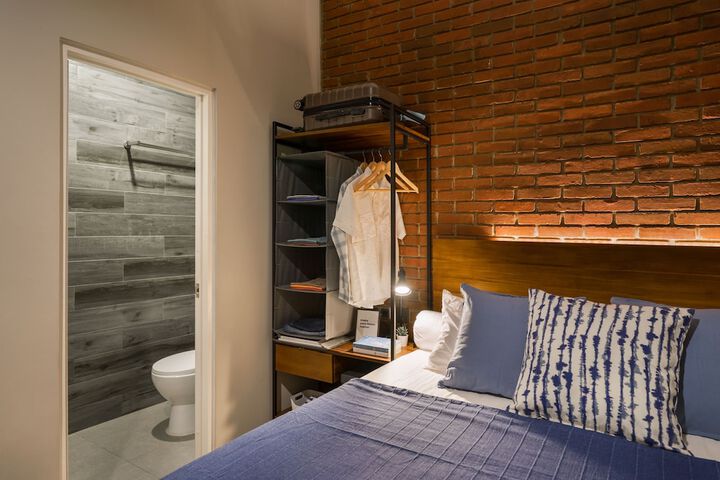 Room 5 of 21