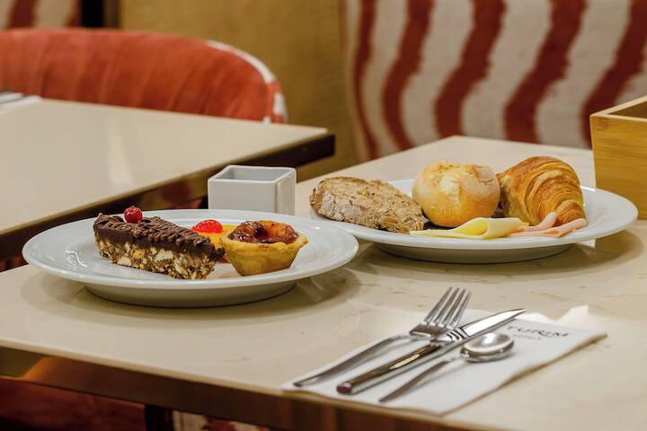 Breakfast/Coffee Service 46 of 93