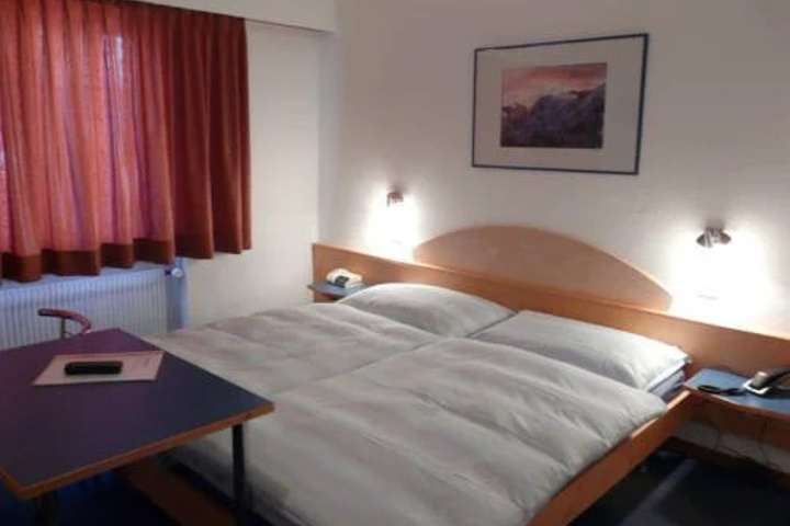 Room 5 of 14