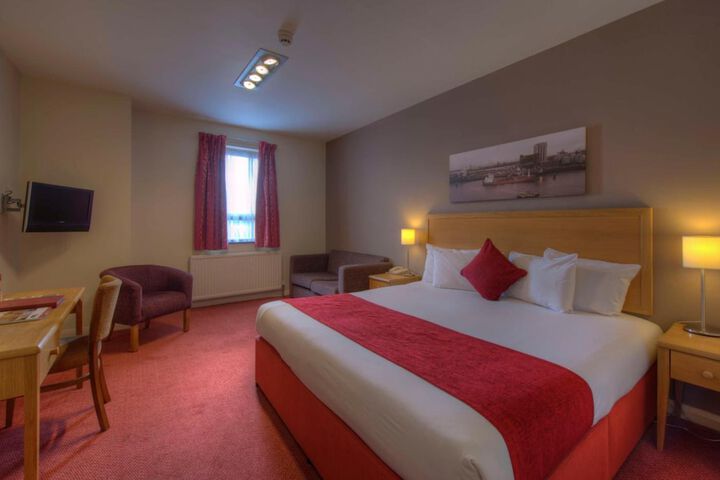Room 32 of 60