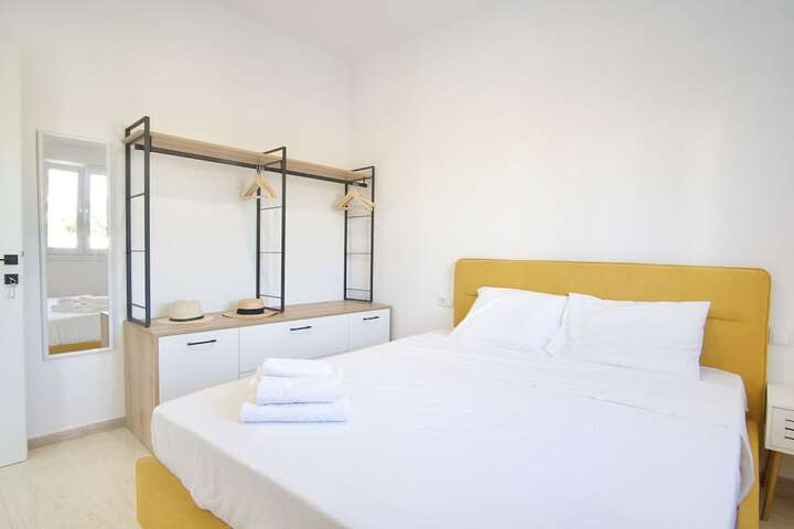 Room 8 of 27