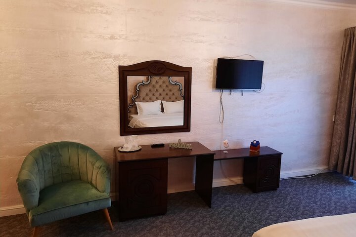 Room 5 of 113