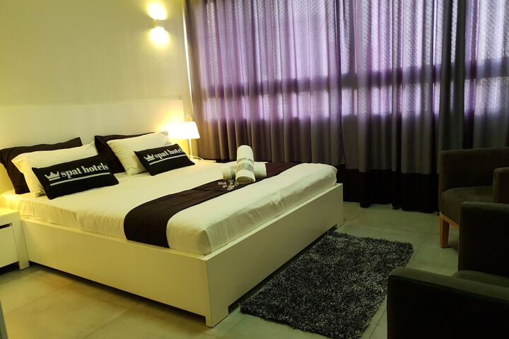 Room 14 of 68