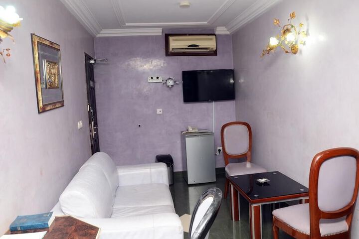 Room 14 of 22