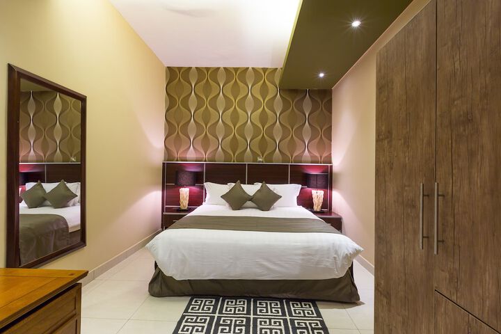 Room 4 of 32