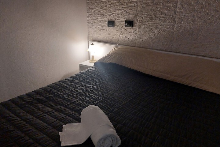Room 5 of 20