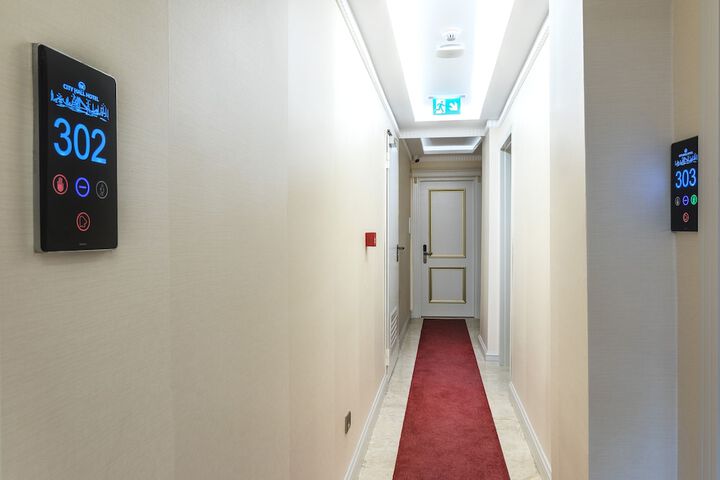 Ballroom/Hall 44 of 47