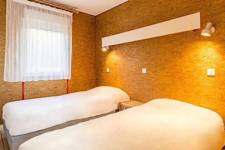 Room 9 of 36