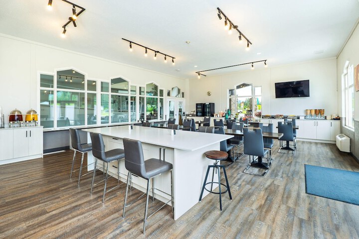 Breakfast/Coffee Service 28 of 37