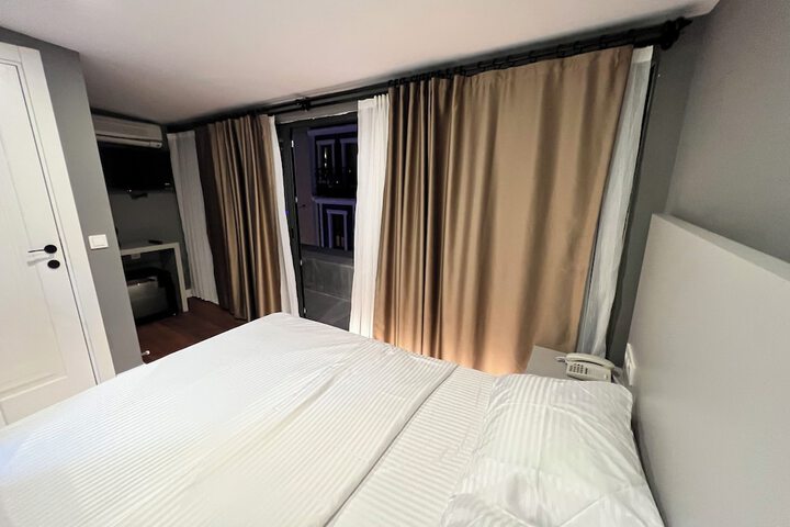 Room 7 of 73