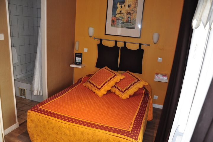 Room 23 of 82