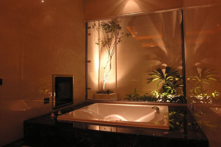 Hot Tub 61 of 100