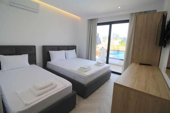 Room 30 of 96