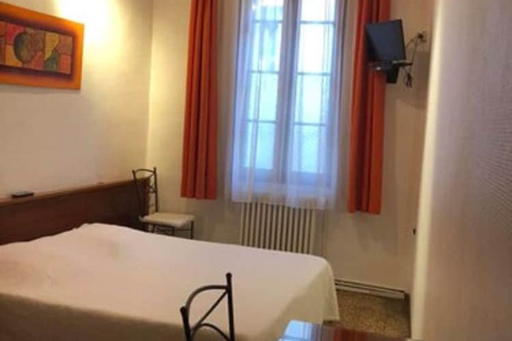 Room 7 of 34