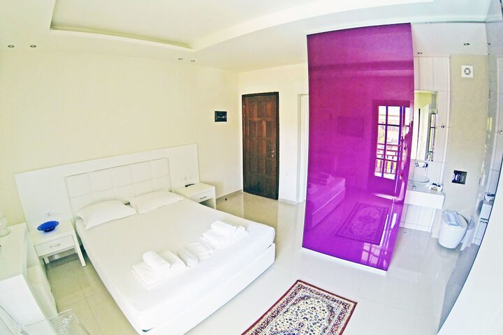 Room 6 of 52