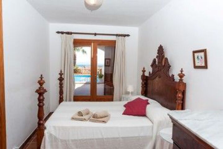 Room 7 of 13