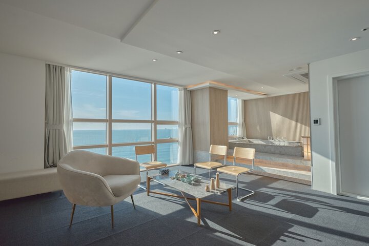 Room 44 of 224