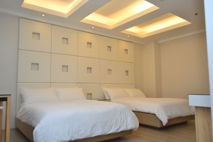 Room 3 of 71