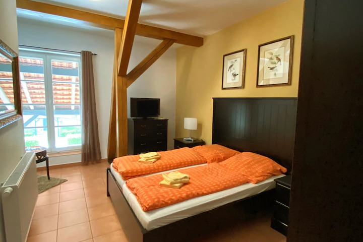 Room 3 of 10