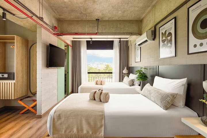 Room 25 of 36