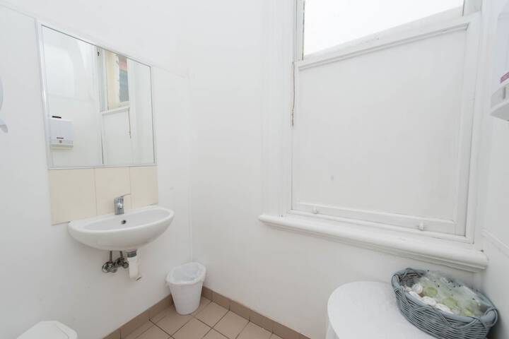 Room 15 of 37