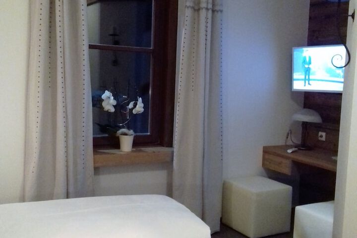 Room 28 of 61