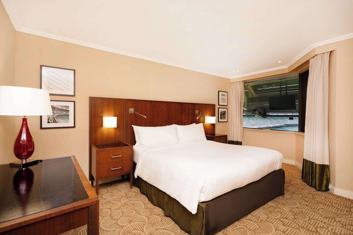 Room 18 of 110